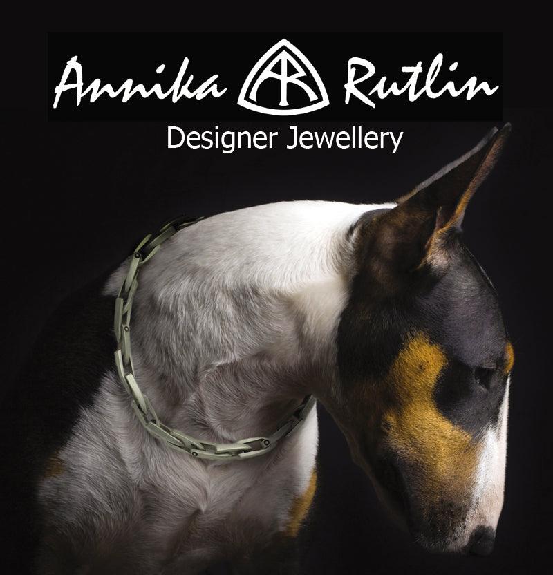 crufts inspired blog Handsome dog wearing solid silver chain by Annika Rutlin jewellery