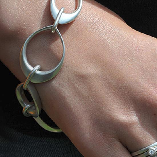 Idun alternating sized loop link bracelet IDB89PL - Annika Rutlin