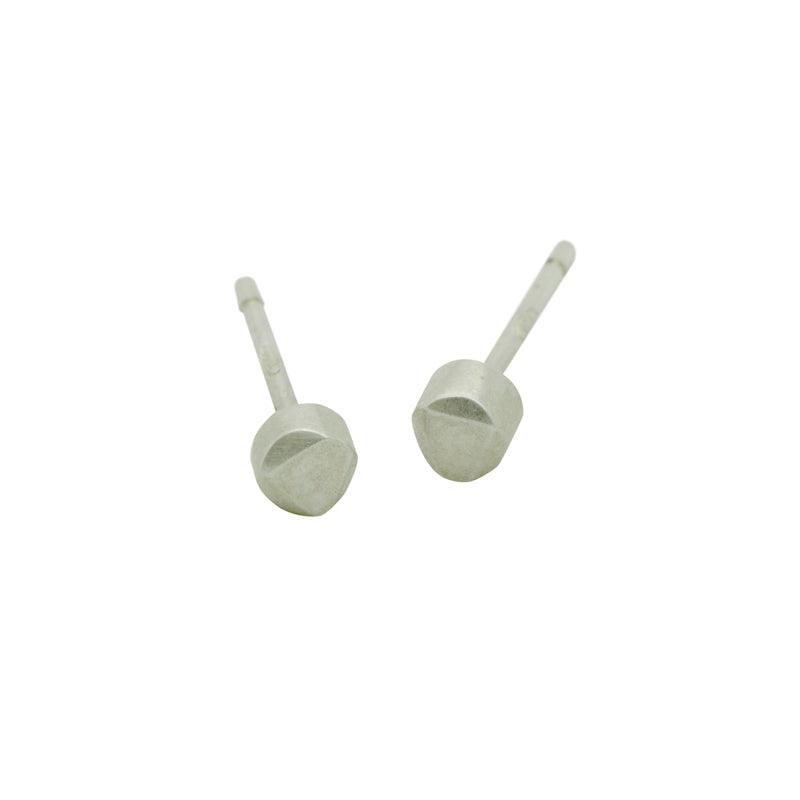 Cairn small stud earrings CAE20 - Annika Rutlin