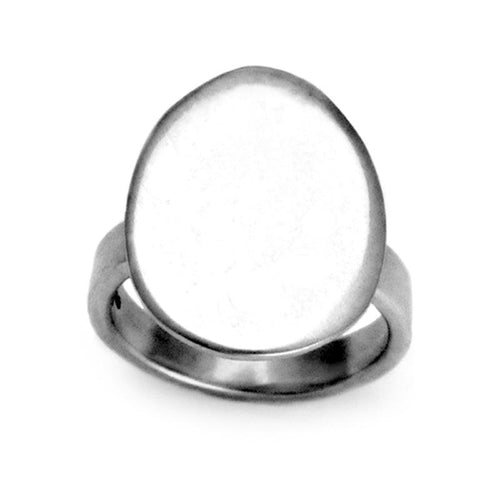 Serene large pebble style silver ring by jewellery designer Annika Rutlin