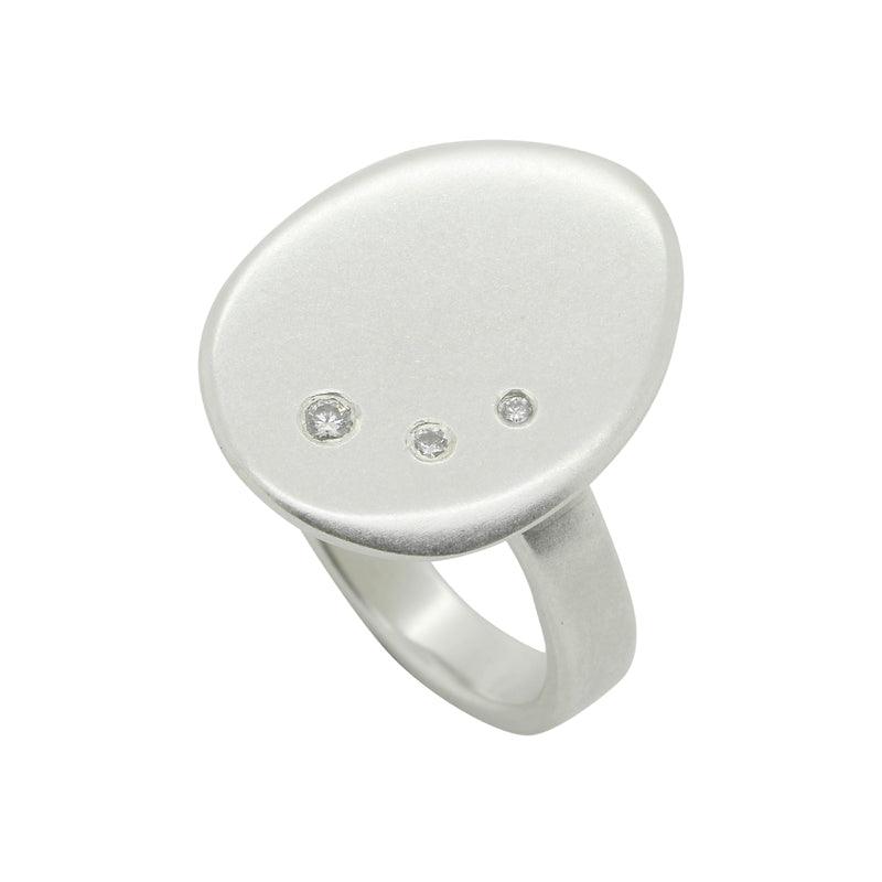 Cairn collection large flat pebble three diamond ring CAR09 - Annika Rutlin