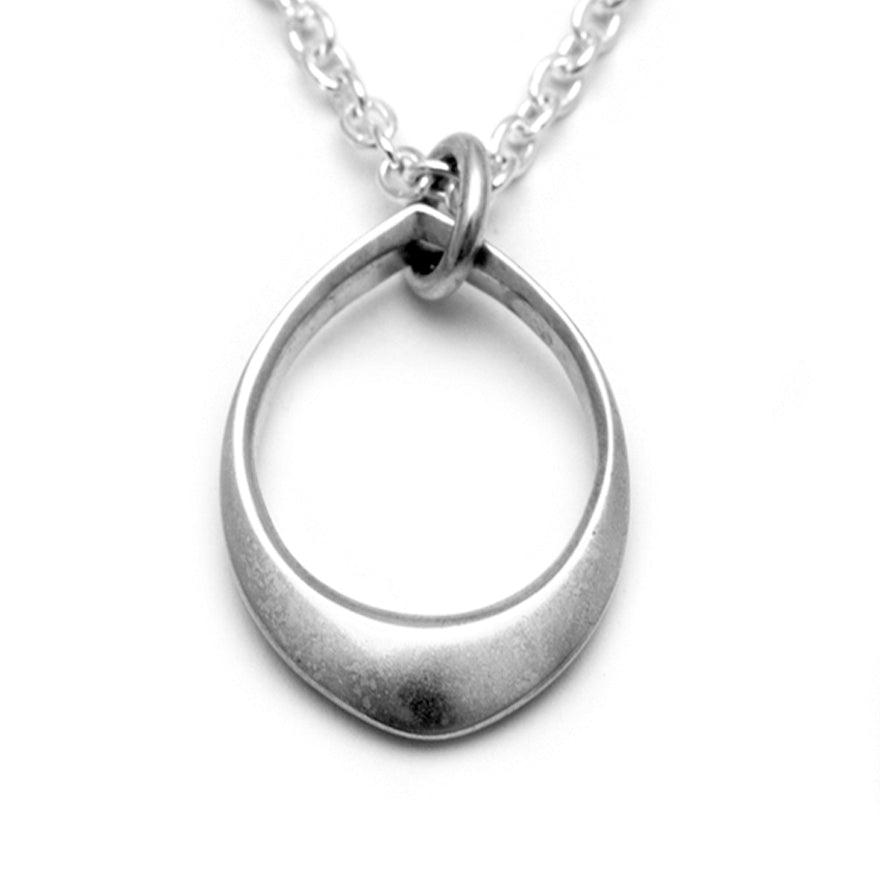Idun wide loop pendant on snake chain IDN79S - Annika Rutlin