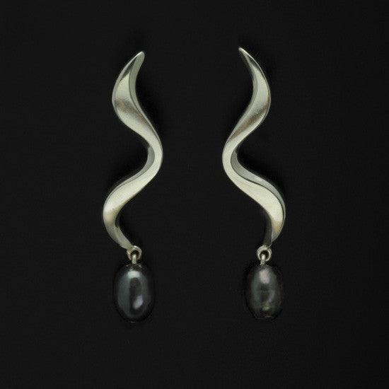 Luna Pearl Drop Earring LE22-BP - Annika Rutlin