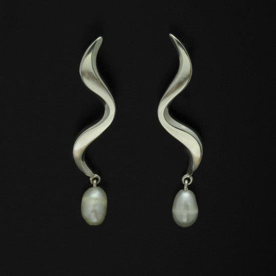 Luna Pearl Drop Earring LE22-BP - Annika Rutlin