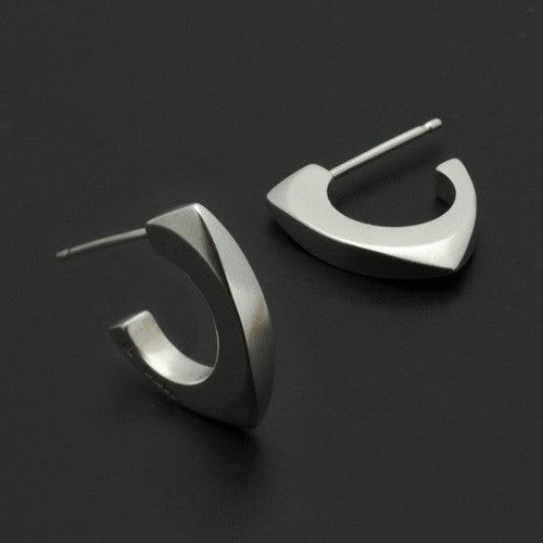 Cirque triangular hoop earrings CE72PL - Annika Rutlin
