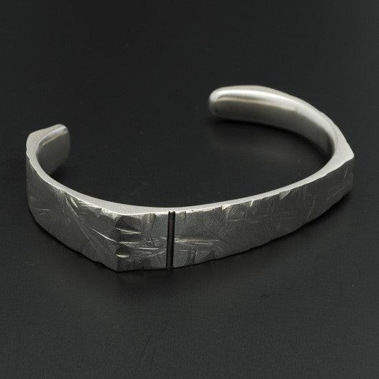 Ixion cuff bangle XB24 - Annika Rutlin